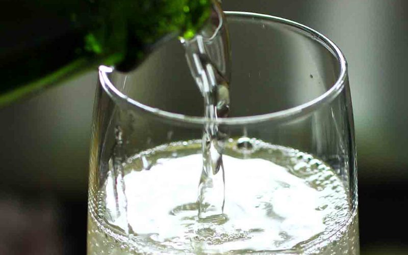 "The Gin Gin 75": champagne cocktail with gin and ginger